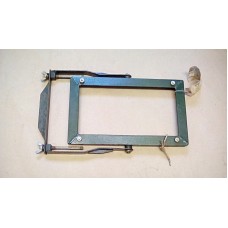 LARKSPUR FFW BATTERY RETAINER ASSY